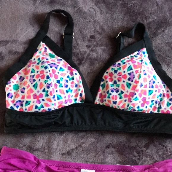 Bikinis - Picture 3 of 4